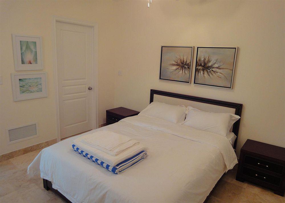 Hotel La Vista Azul Providenciales Room photo